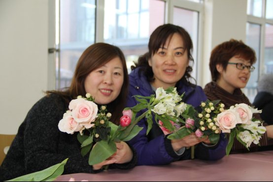 F:\2017-2018第二学期新闻\3月\3.8妇女节插花活动\3.JPG