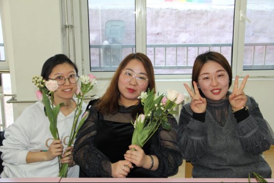 F:\2017-2018第二学期新闻\3月\3.8妇女节插花活动\5.JPG