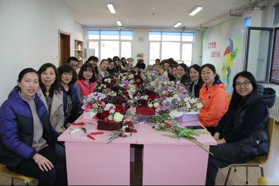 F:\2017-2018第二学期新闻\3月\3.8妇女节插花活动\9.JPG